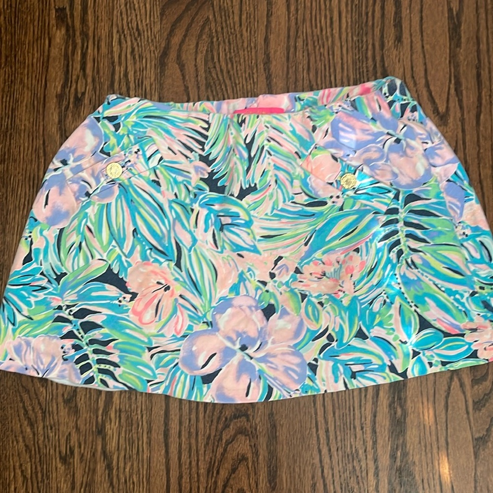 Multicolor Lilly Pulitzer skort, size small.